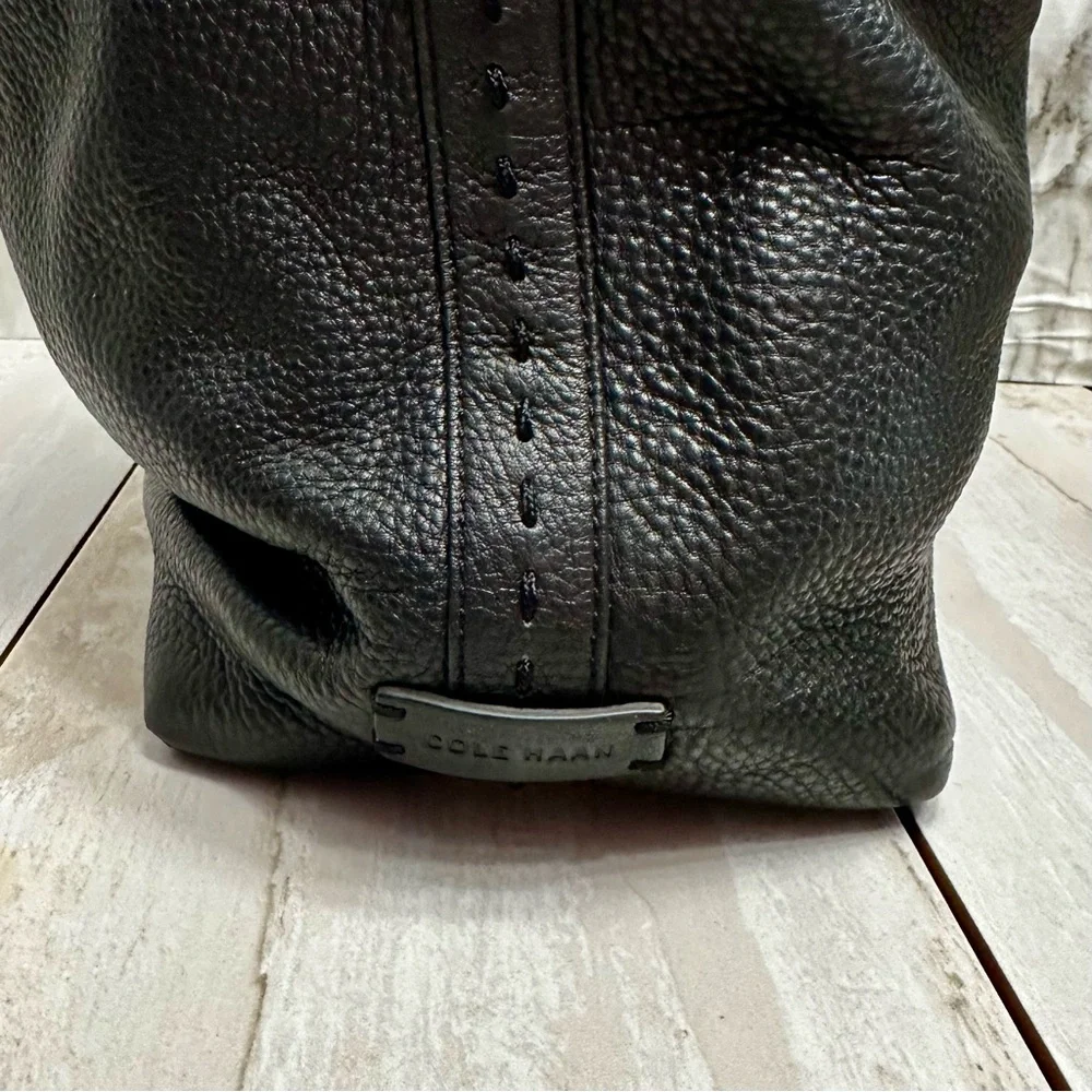 Cole Haan Large Black Pebbled Leather Hobo Bag Brass Hardware Classic Metro Vibe